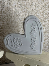 Load image into Gallery viewer, Mama Heart Candle