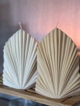 Load image into Gallery viewer, Palm Leaf Candle
