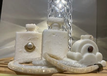 Load image into Gallery viewer, Perfume 'Gabrielle' Candle