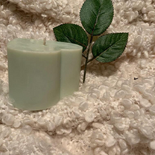 Load image into Gallery viewer, Heart Candle