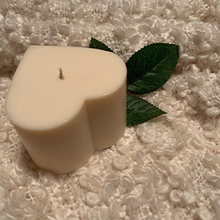 Load image into Gallery viewer, Heart Candle