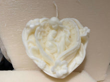 Load image into Gallery viewer, Bonbonniere- Mother &amp; Child Heart Candle

